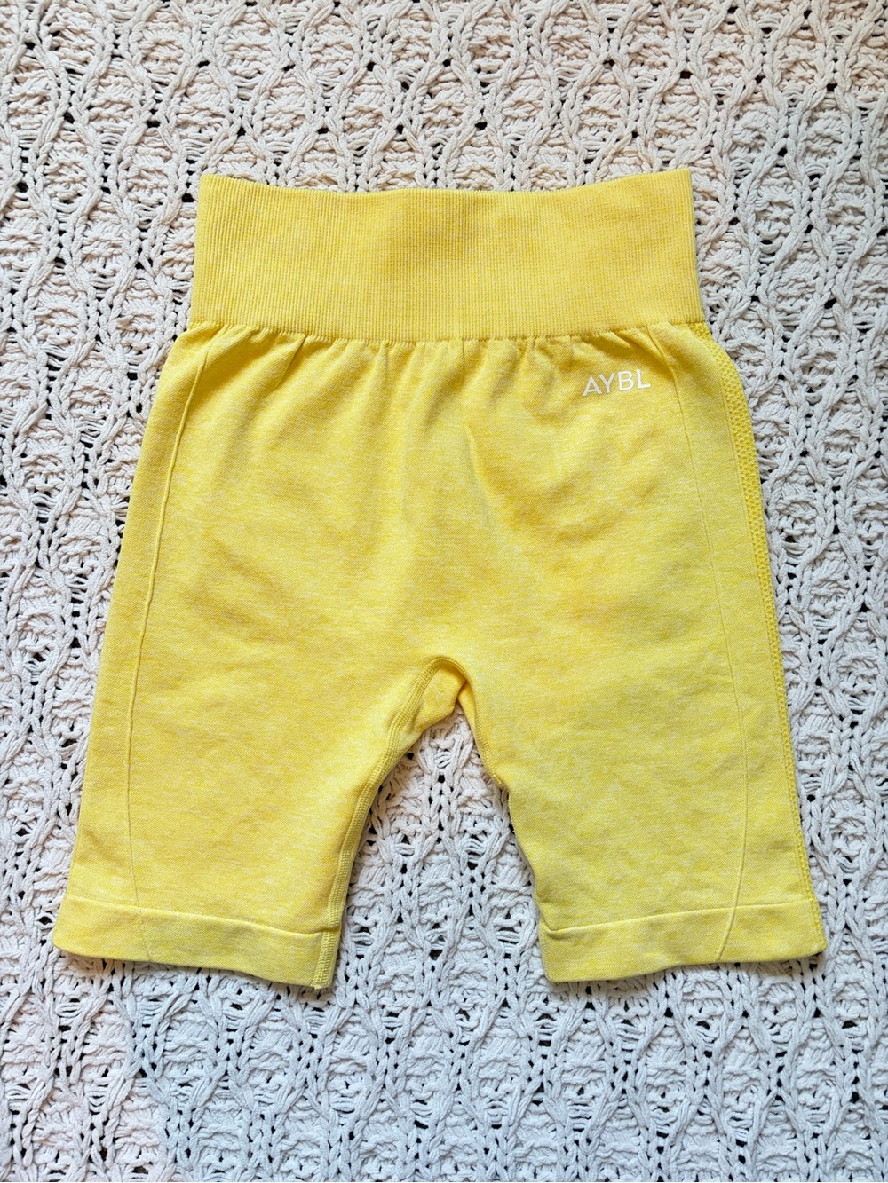 AYBL Seamless High-Waist Biker Shorts / Activewear Shorts - Yellow Size XS